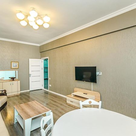 Luxury 2 Room Apartment In The Center 바쿠 외부 사진