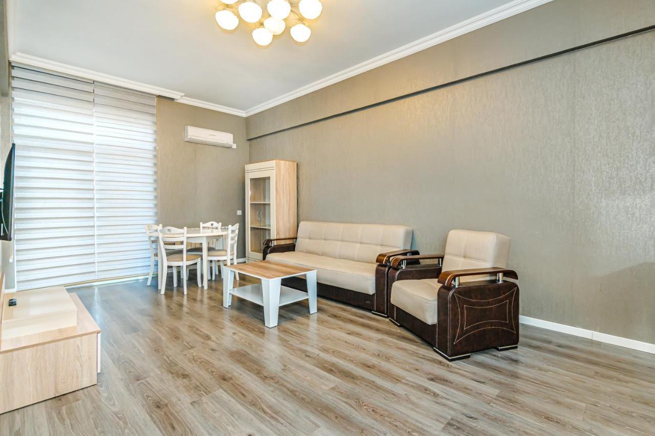 Luxury 2 Room Apartment In The Center 바쿠 외부 사진