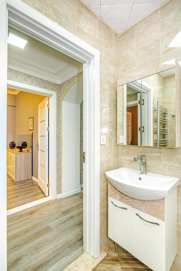 Luxury 2 Room Apartment In The Center 바쿠 외부 사진