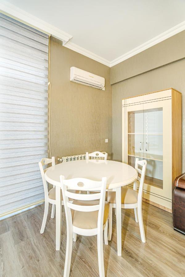 Luxury 2 Room Apartment In The Center 바쿠 외부 사진