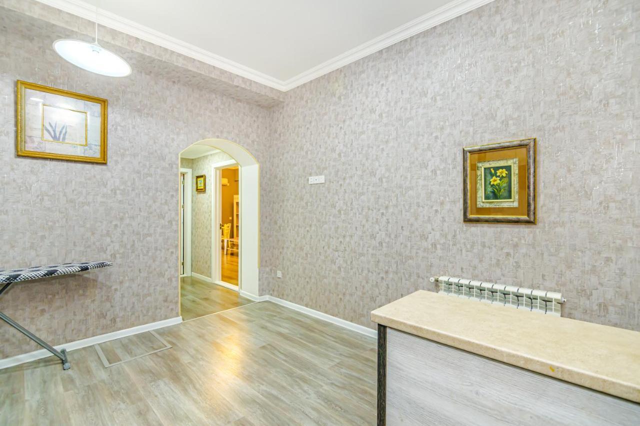 Luxury 2 Room Apartment In The Center 바쿠 외부 사진