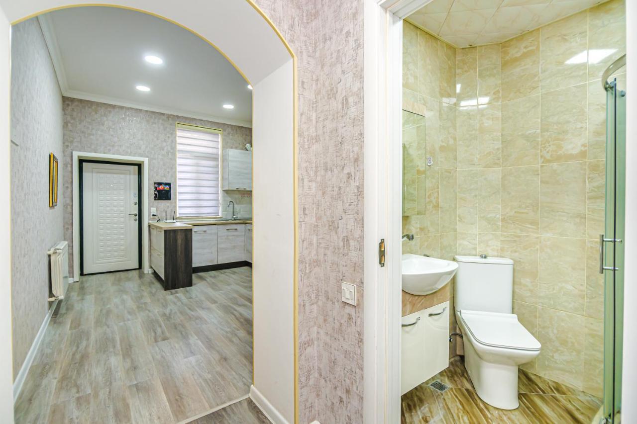 Luxury 2 Room Apartment In The Center 바쿠 외부 사진