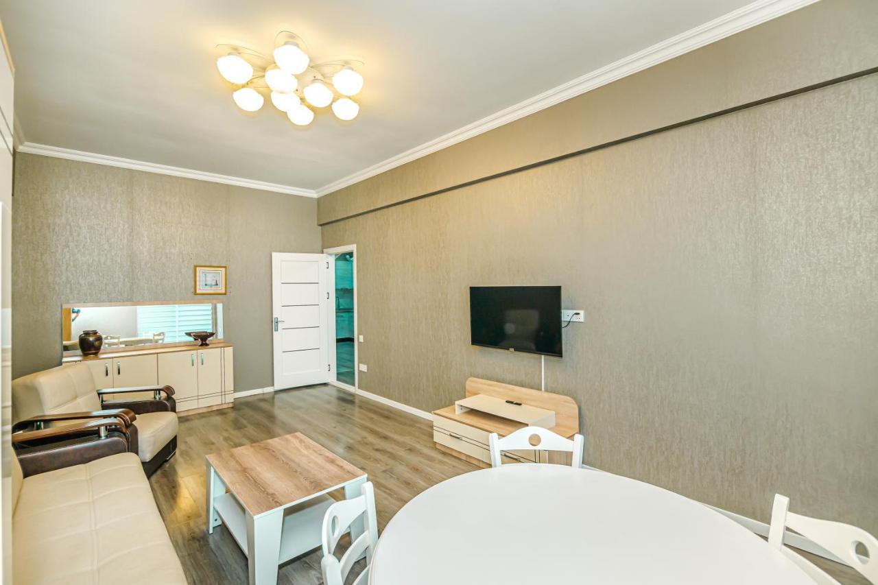 Luxury 2 Room Apartment In The Center 바쿠 외부 사진