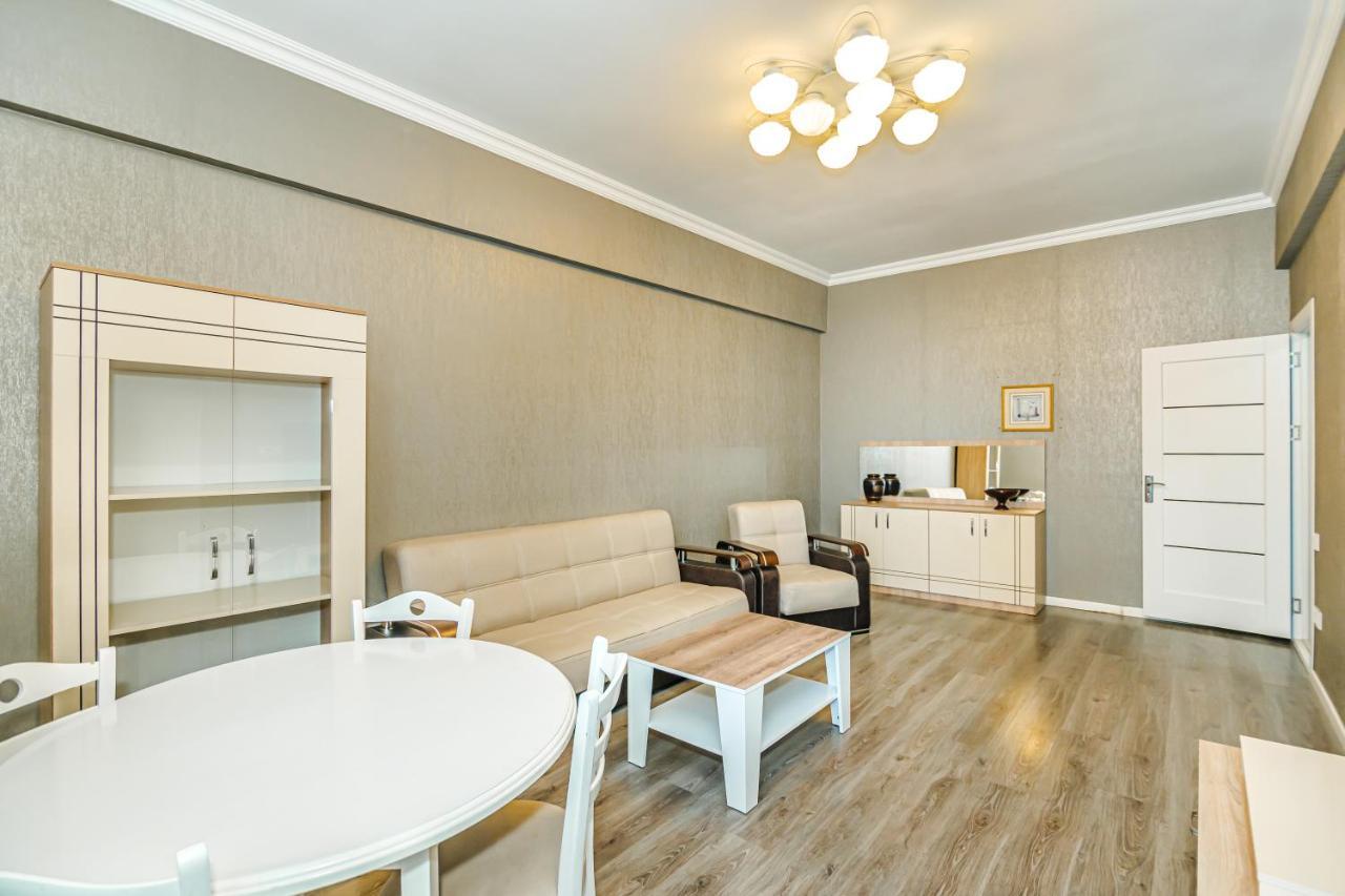 Luxury 2 Room Apartment In The Center 바쿠 외부 사진