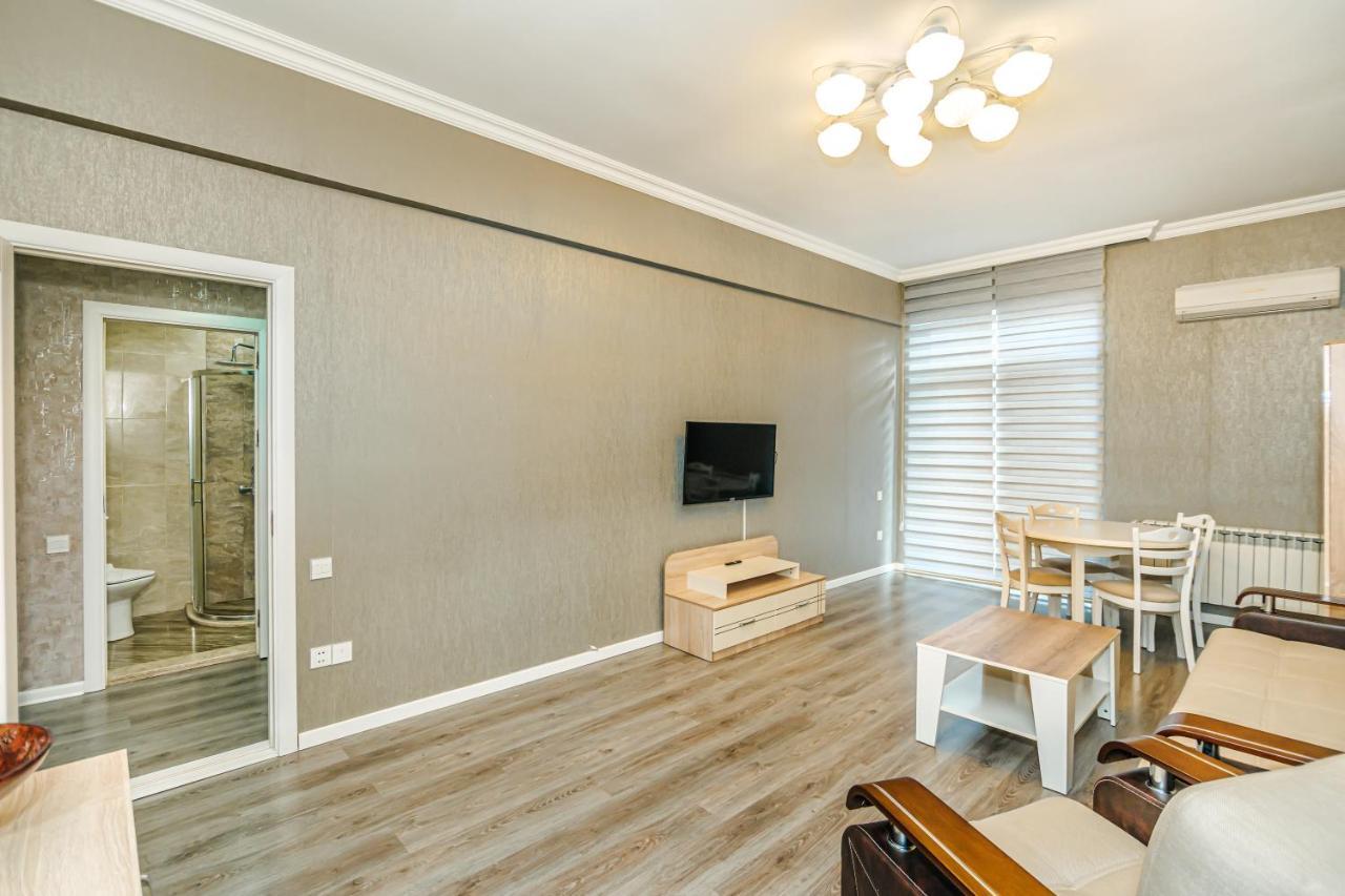 Luxury 2 Room Apartment In The Center 바쿠 외부 사진