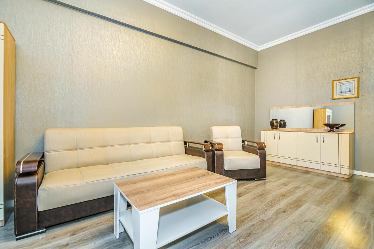Luxury 2 Room Apartment In The Center 바쿠 외부 사진
